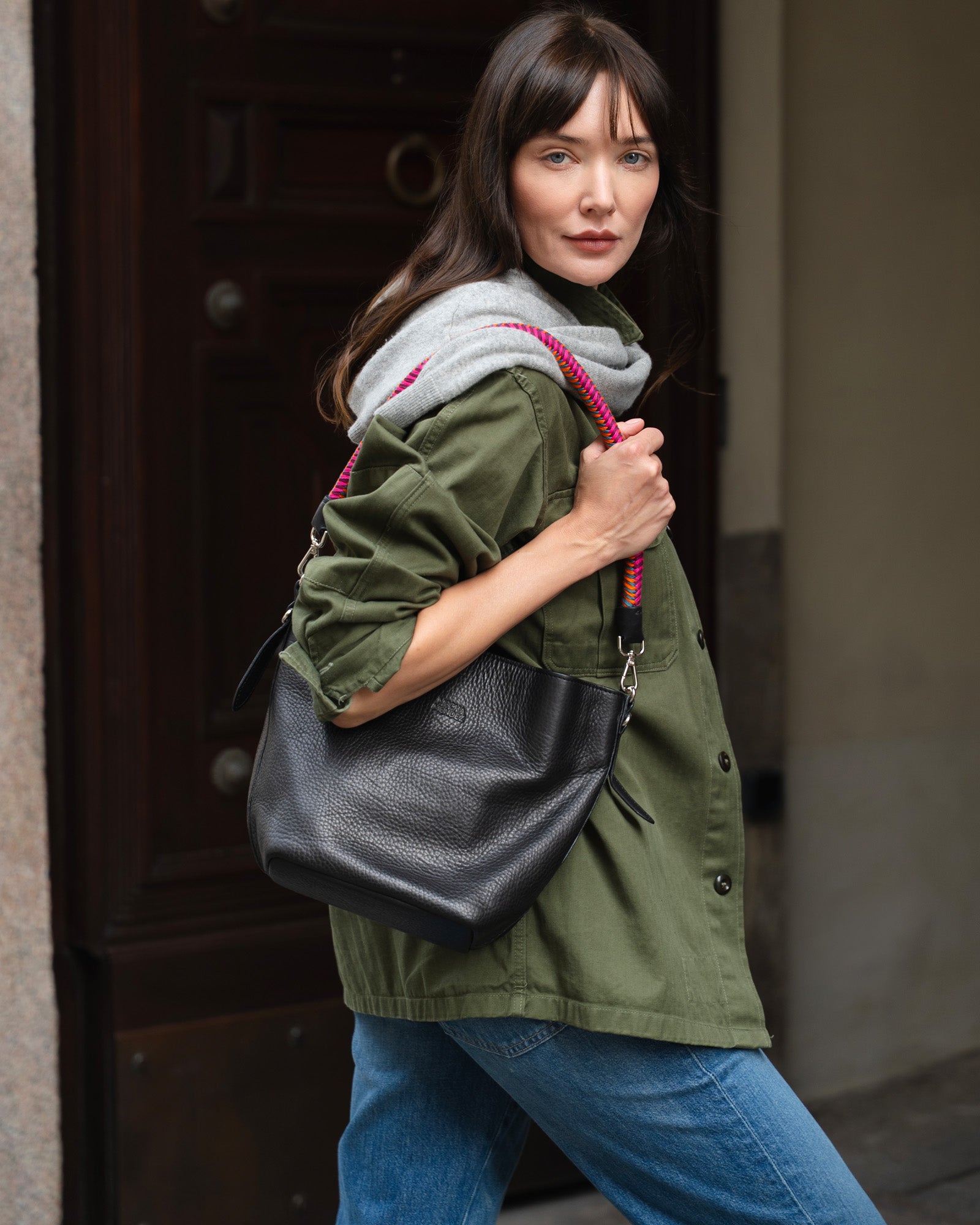 Bucket Clasica - Negro Hipnotica