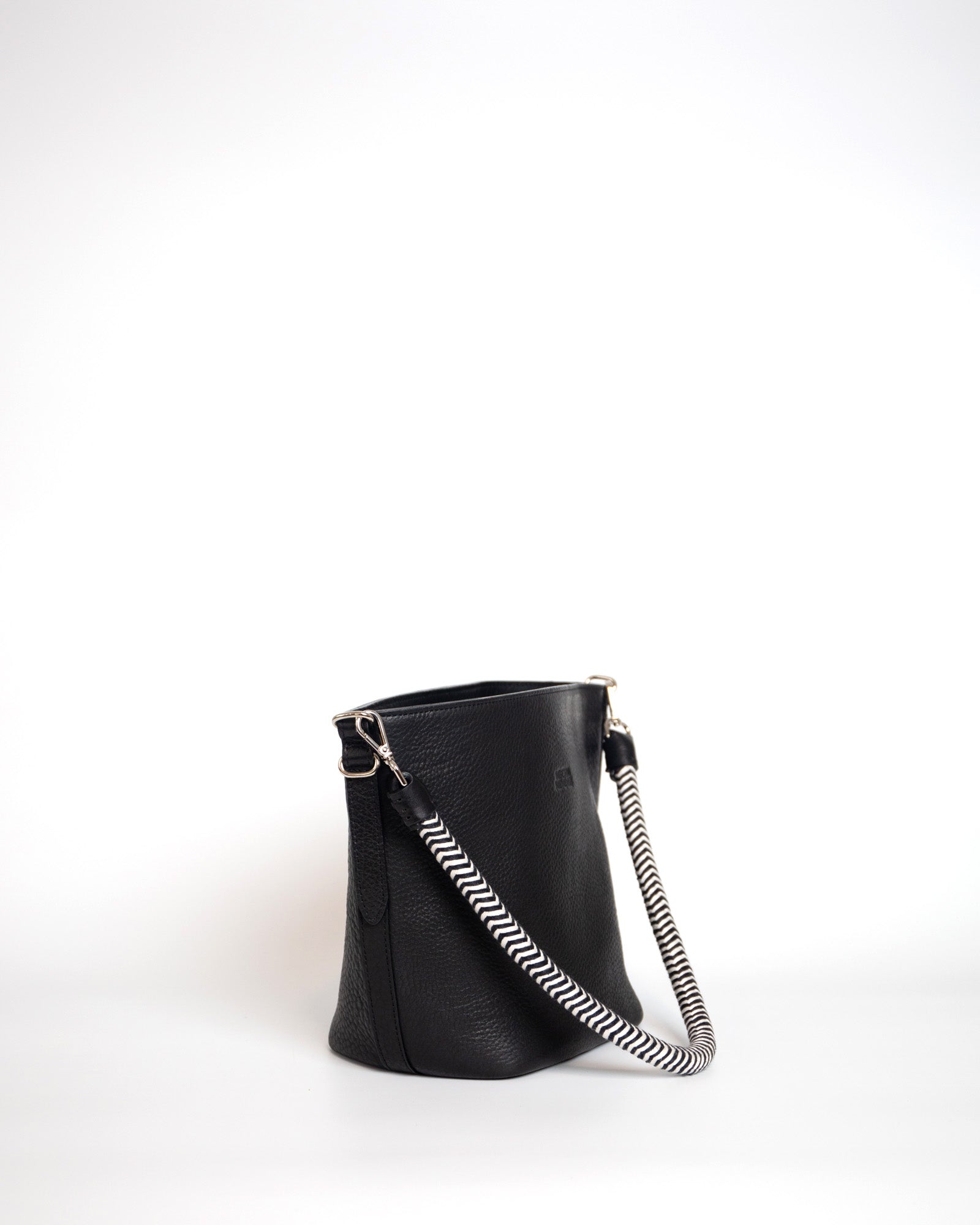 Bucket Clasica - Negro Bataraza