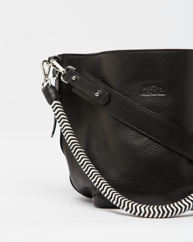 Bucket Clasica - Negro Bataraza