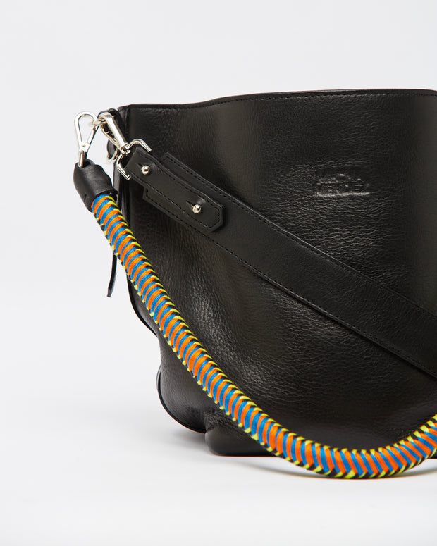 Bucket Clasica - Negro Amazonica