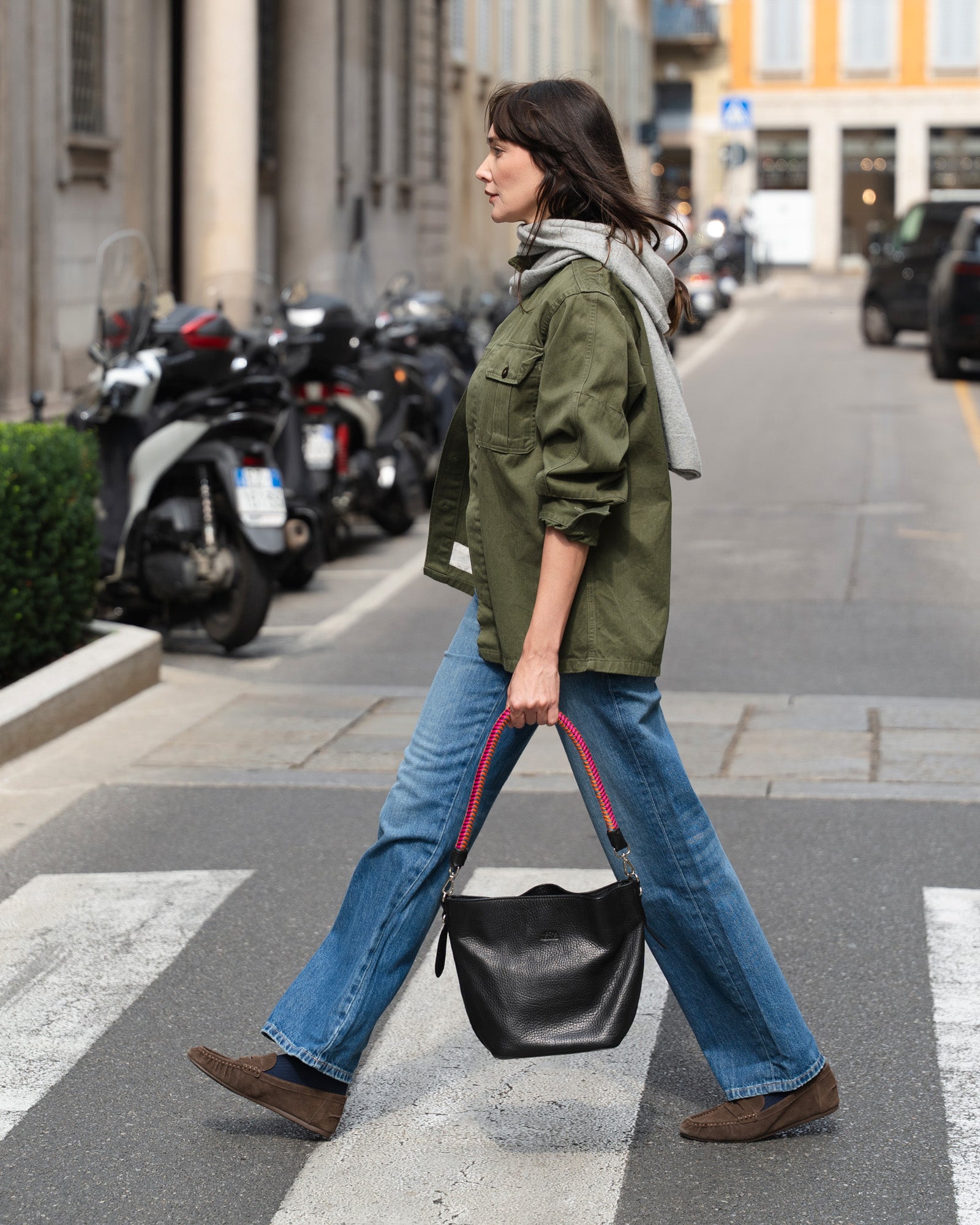 Bucket Clasica - Negro Hipnotica