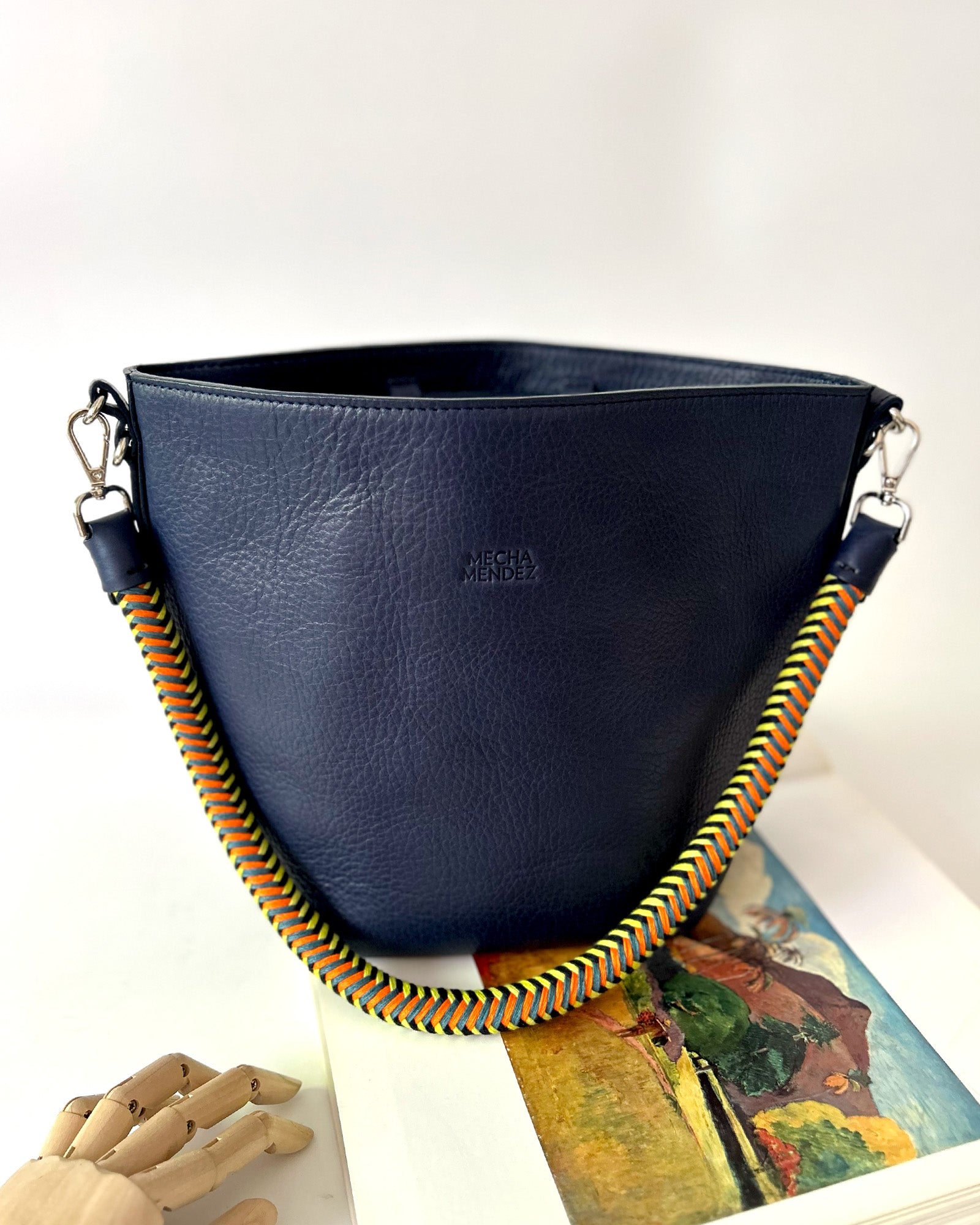 Bucket blue amazonica